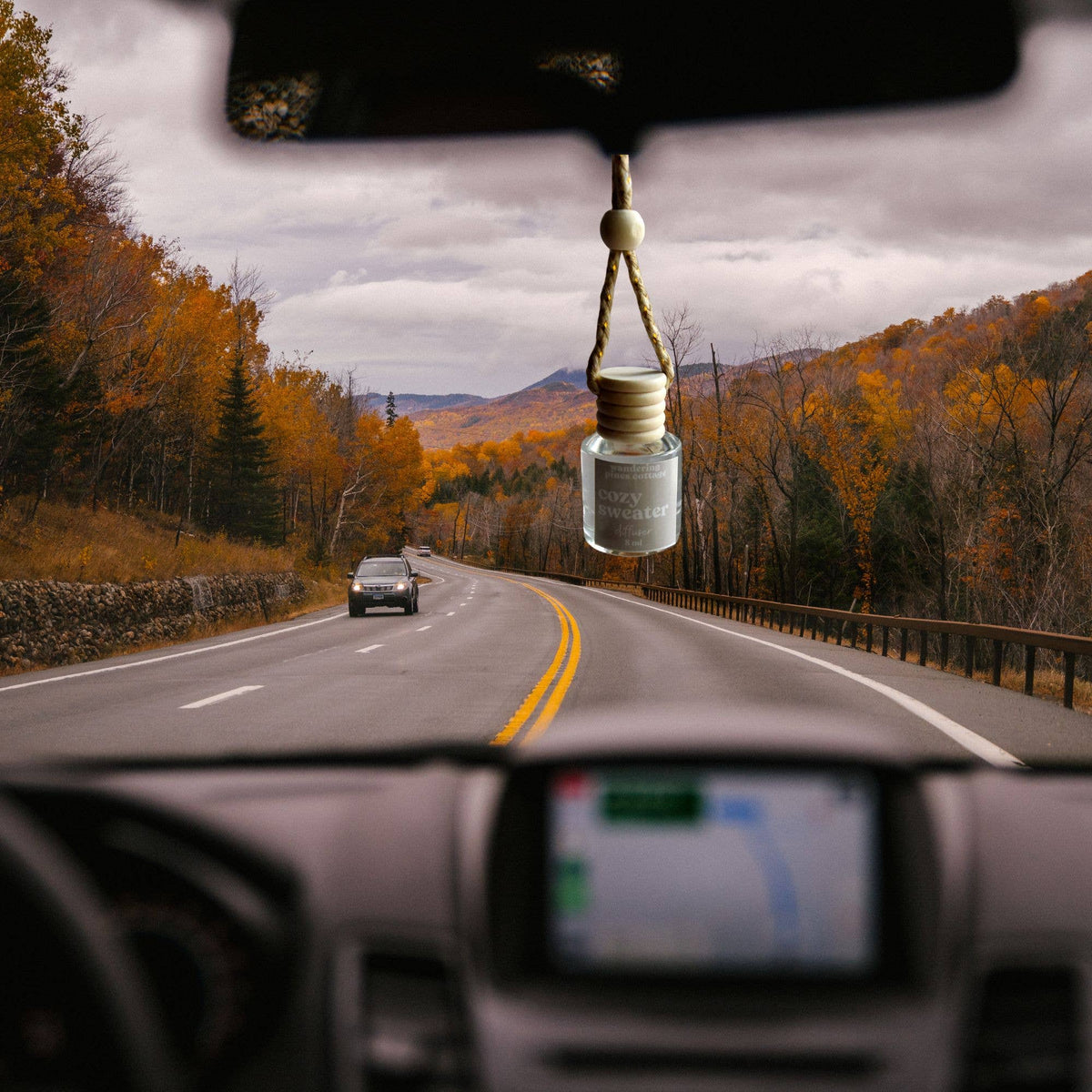 Wandering Pines Cottage - Hanging Car Diffuser 8 ml Cozy Sweater