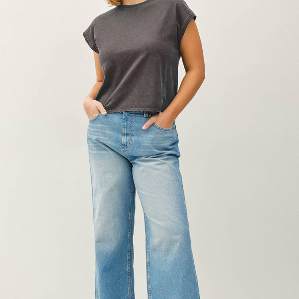 Basic Acid Washed Capped Sleeve- Curvy