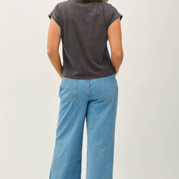 Basic Acid Washed Capped Sleeve- Curvy