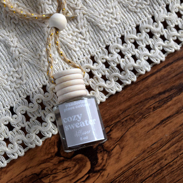 Wandering Pines Cottage - Hanging Car Diffuser 8 ml Cozy Sweater