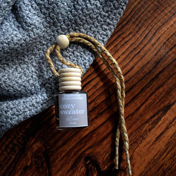 Wandering Pines Cottage - Hanging Car Diffuser 8 ml Cozy Sweater