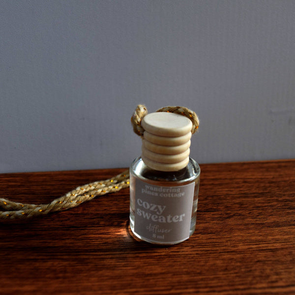 Wandering Pines Cottage - Hanging Car Diffuser 8 ml Cozy Sweater
