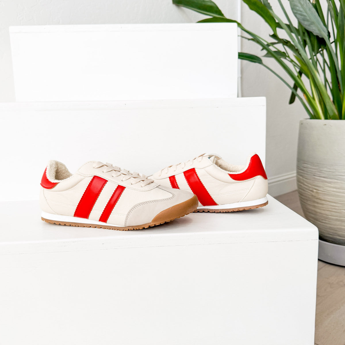 Madrid Sneaker in Beige/Red
