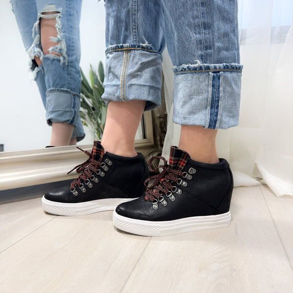 Tibi Sneaker in Black