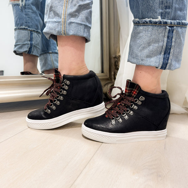 Tibi Sneaker in Black